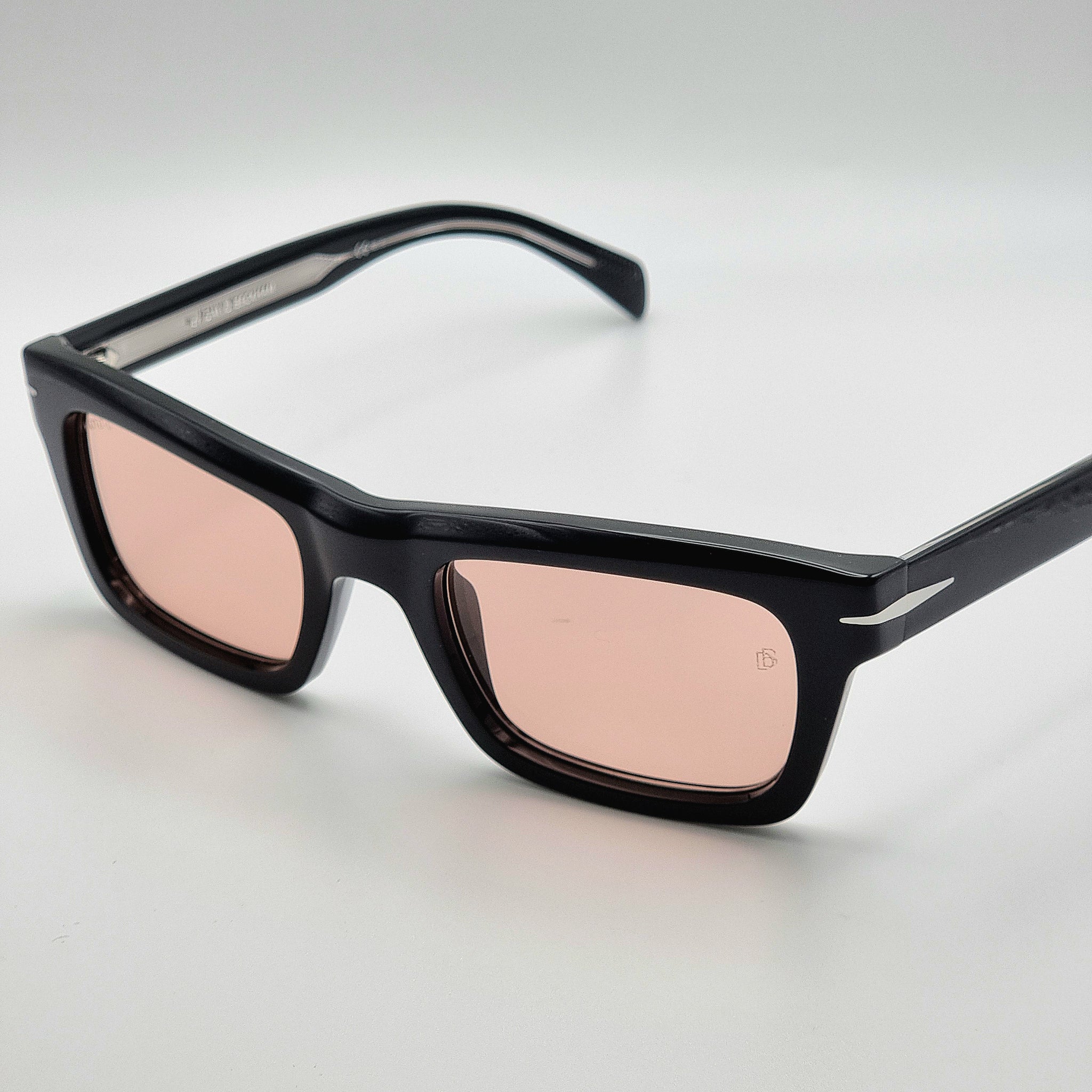 DB 7091/S 807IR PHOTOCHROMIC RED